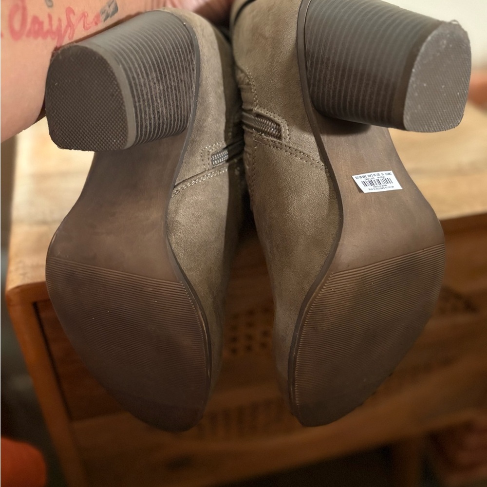Stylish Women's Ankle Boots in Taupe - Wide Widgh - Picture 5 of 5